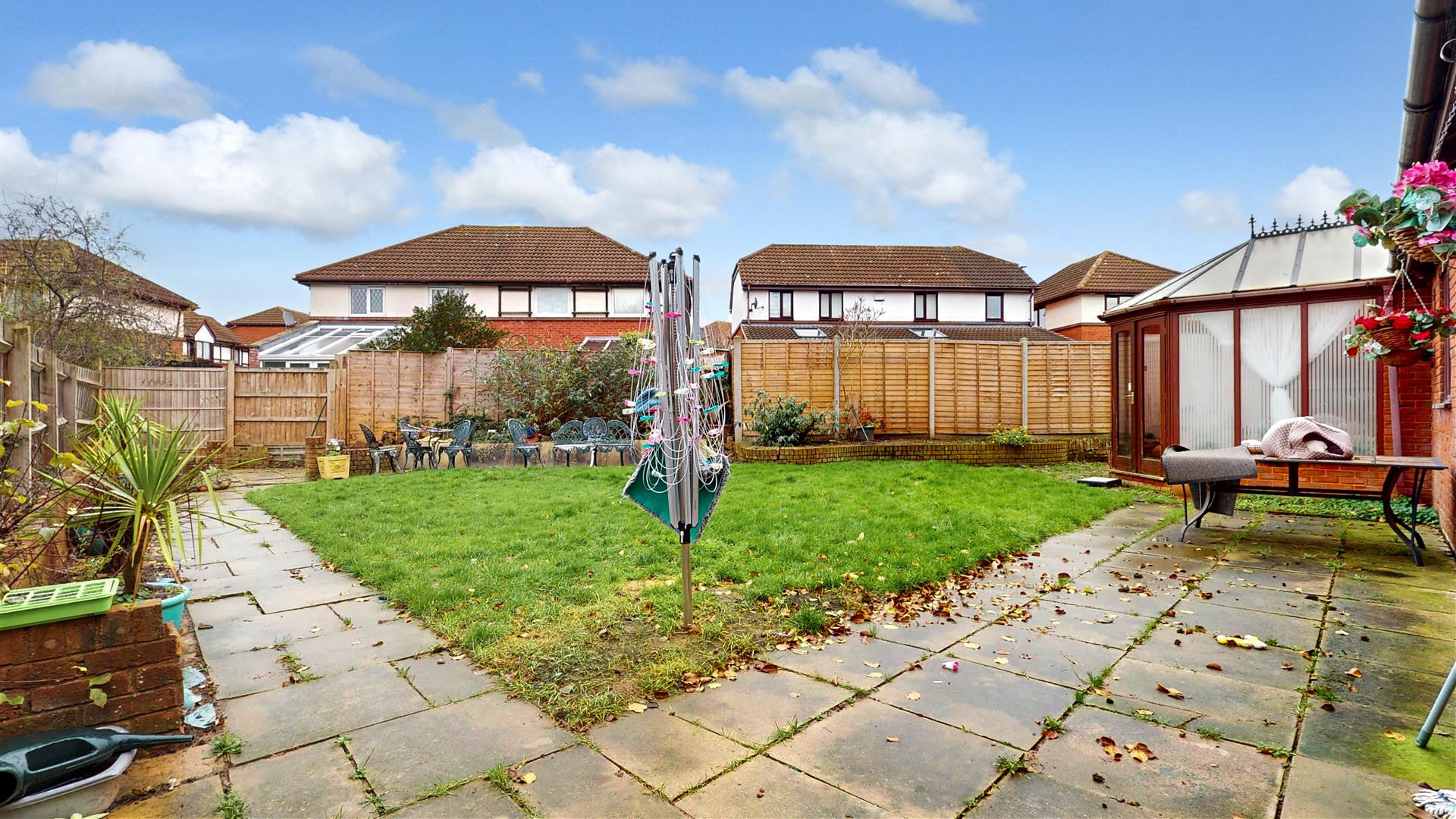 Willen Park Avenue., Willen Park, Milton Keynes